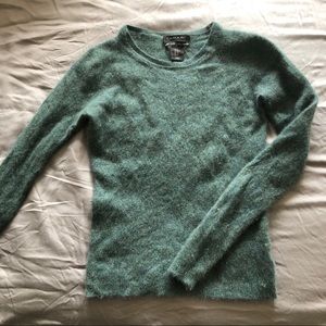 Green crew neck cashmere sweater